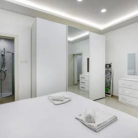 Stunning 2br Maisonette With Terrace In By 360 Estates