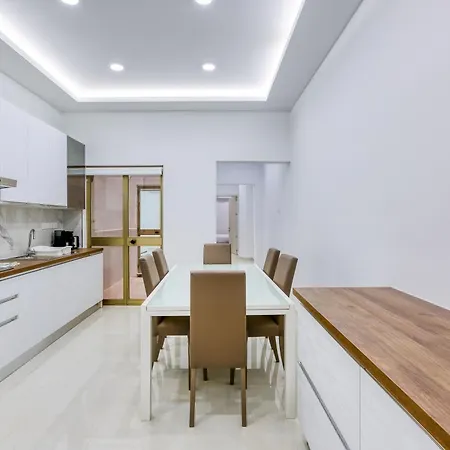 Apartament Stunning 2br Maisonette With Terrace In By 360 Estates