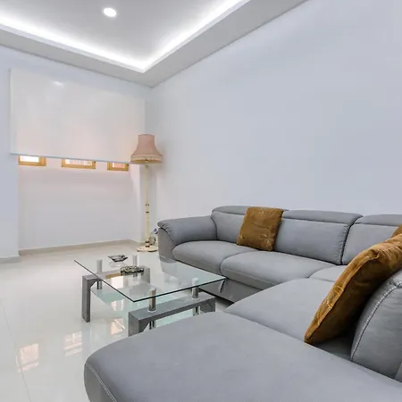 Stunning 2br Maisonette With Terrace In By 360 Estates *