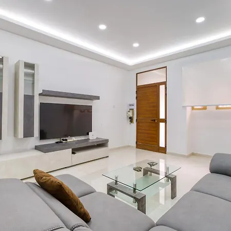 Apartman Stunning 2br Maisonette With Terrace In By 360 Estates Gżira