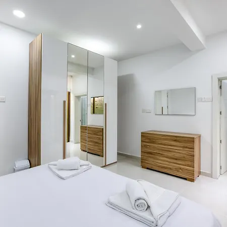 Stunning 2br Maisonette With Terrace In By 360 Estates * Gżira