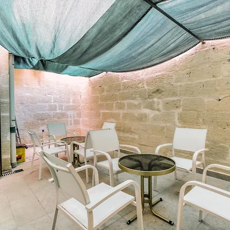 Apartament Stunning 2br Maisonette With Terrace In By 360 Estates Gzira