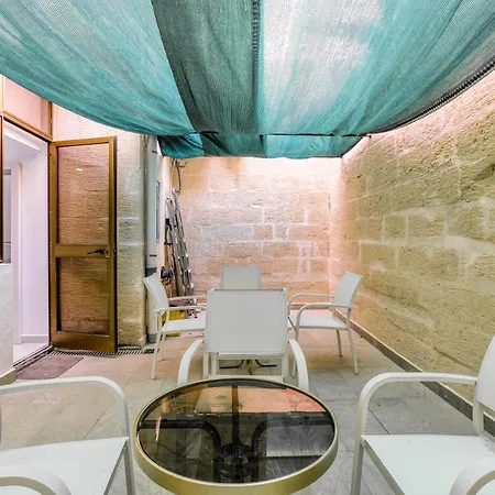 Apartament Stunning 2br Maisonette With Terrace In By 360 Estates Gzira